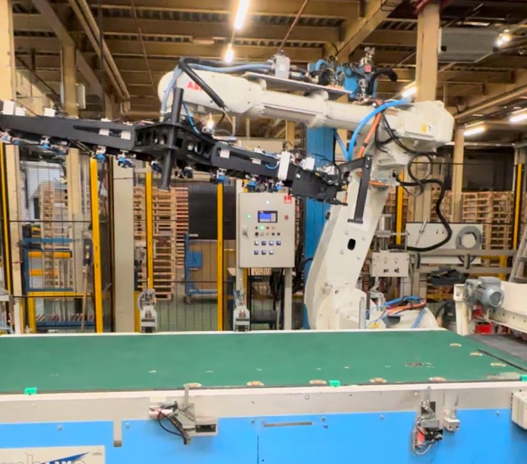 Préhenseur robotique intégré sur la cellule robotisée Schneider Electric par Tech3D