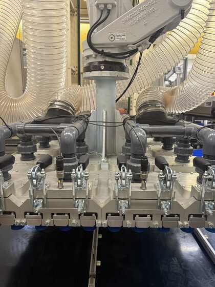 Prehenseur multi-ventouses developpe par Tech3D pour la prehension des rampes de moules
